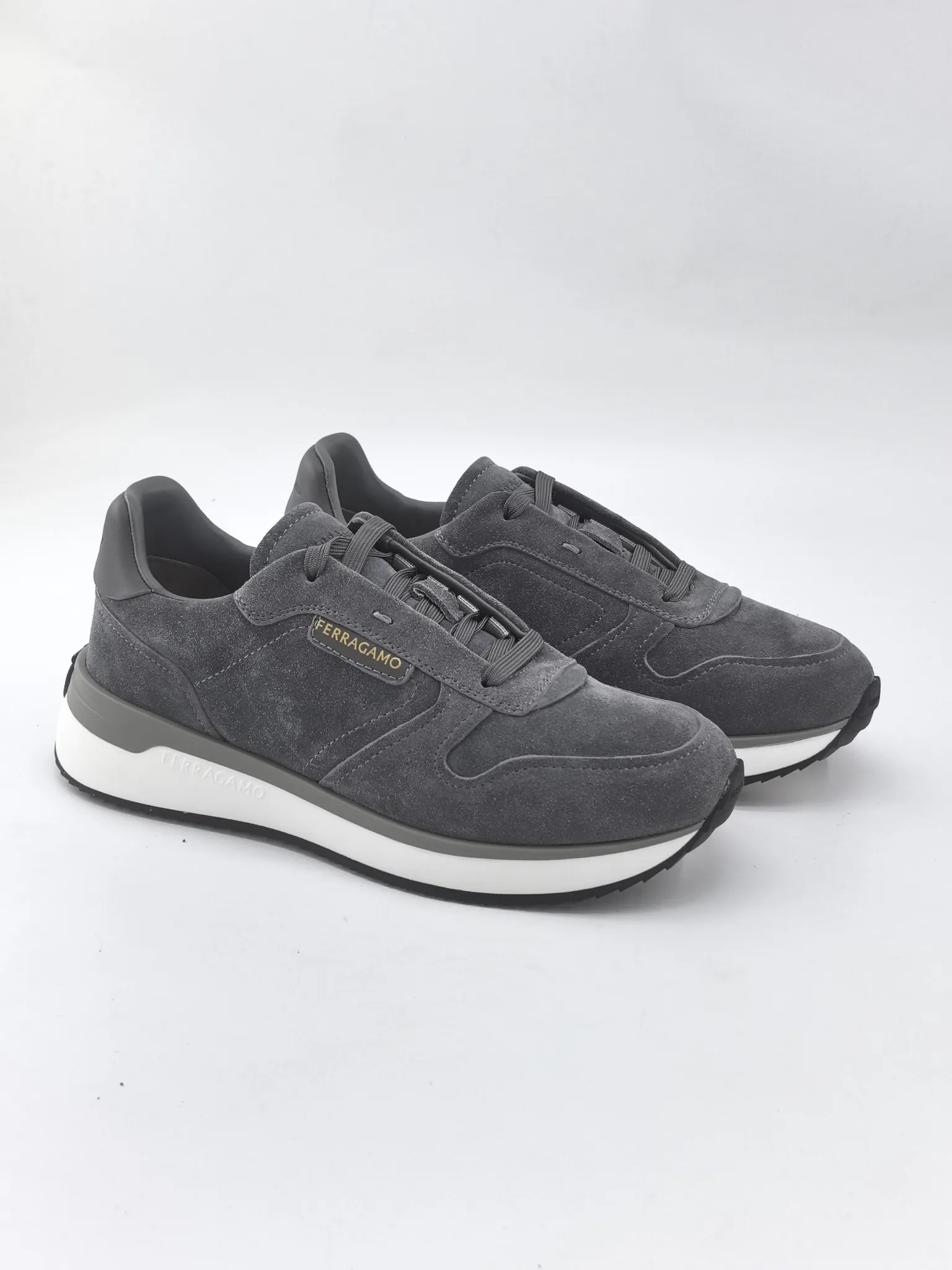 [Ferragam] Top P: 780💰 ▪️Size: 39-44 (38.45 custom-made) FERRAGAMO Ferragam 🔍Top purchasing agent 🇮🇹 Ferragam Street-charming casual shoe series, the counter sells the original configuration simultaneously, Italian imported cowhide fabric, high-quality splicing technology, imported water-dyed cow lining , soles: original foam outsole specially provided by the original factory, original factory follow-up goods, 🔍 high quality, can be entered and exited the counter at will, welcome to compare and synchronize with the counter.